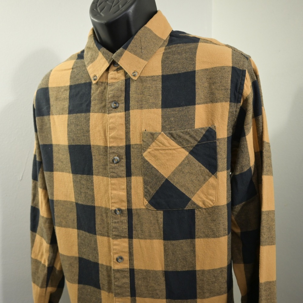 Magellan Outdoors Flannel Button Up Mens Large Classic Fit Tan Black Plaid